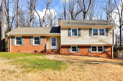 Homes For Sale - 3514 Fox Place<br/> Greensboro, NC 27408