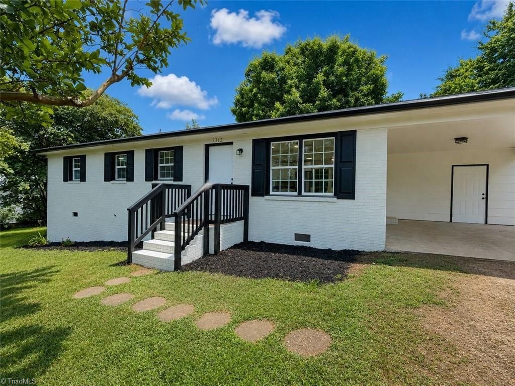 Photo of 7362 Lansdowne Place, Thomasville, NC 27360 (MLS # 1222447)