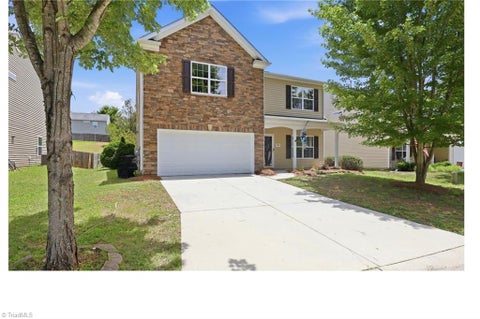 Homes For Sale - 282 Water Lily Circle<br/> Winston-Salem, NC 27107
