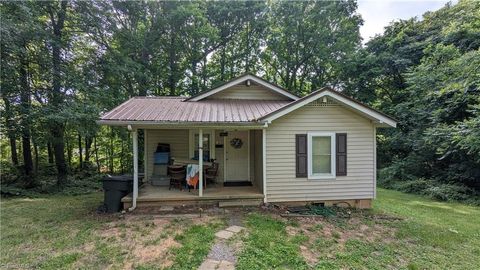 Homes For Sale - 463 Glovinia Street<br/> Asheboro, NC 27203