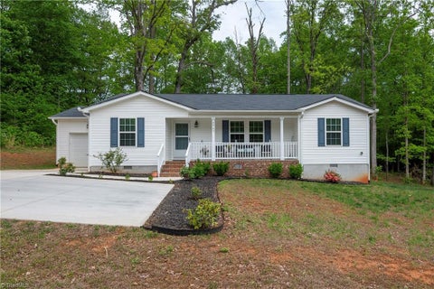 Homes For Sale - 2943 Leslie Lane<br/> Yadkinville, NC 27055