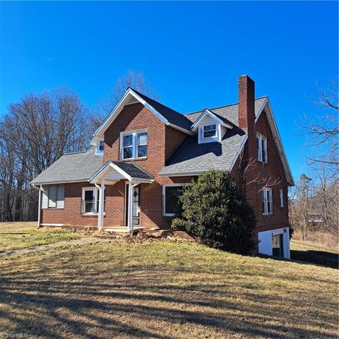 Homes For Sale - 1121 Old Us Highway 421 Rd<br/> Wilkesboro, NC 28697