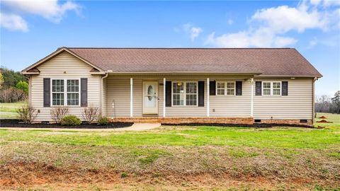 Homes For Sale - 7890 Womack Drive<br/> Browns Summit, NC 27214