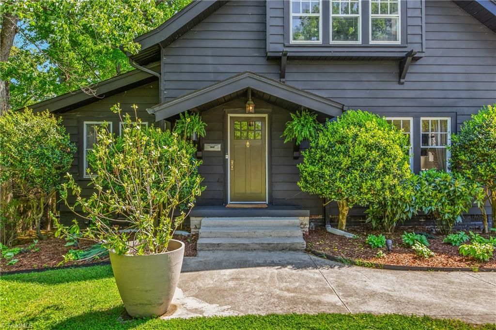 Photo of 413 Edgedale Drive, High Point, NC 27262 (MLS # 1217755)