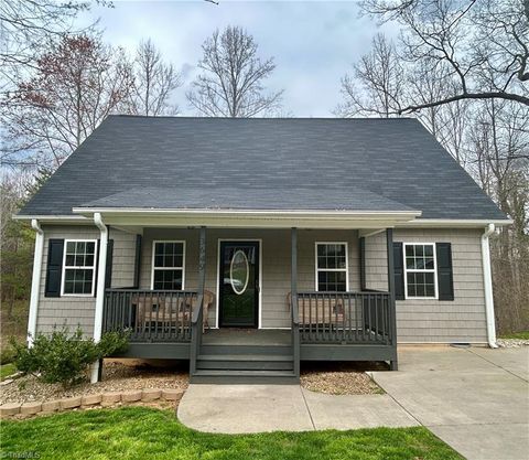 Photo of 3649 Turret Drive, Winston-Salem, NC 27101 (MLS # 1212402)