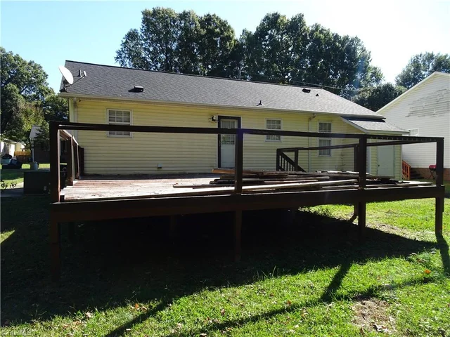 504 Abington Drive, photo 5 of 23