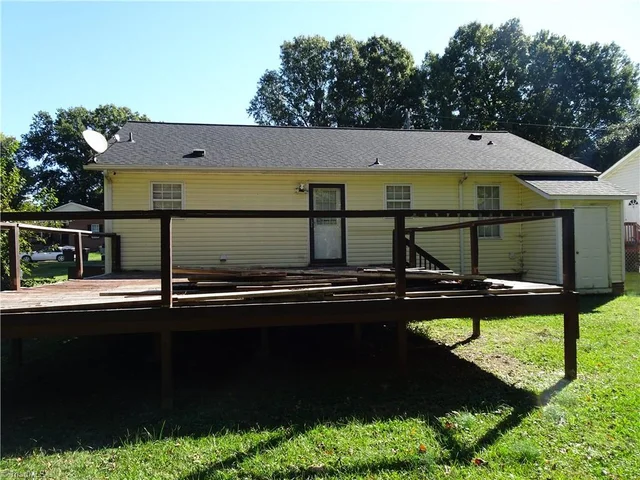 504 Abington Drive, photo 4 of 23