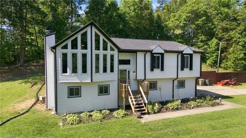 Homes For Sale - 160 Puck Lane<br/> Thomasville, NC 27360