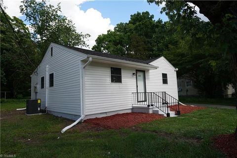 Single Family Residence in Greensboro NC 2903 Dexter Avenue 2.jpg