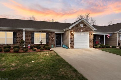 Townhouse For Sale - 105 Oak Ridge Drive<br/> Archdale, NC 27263