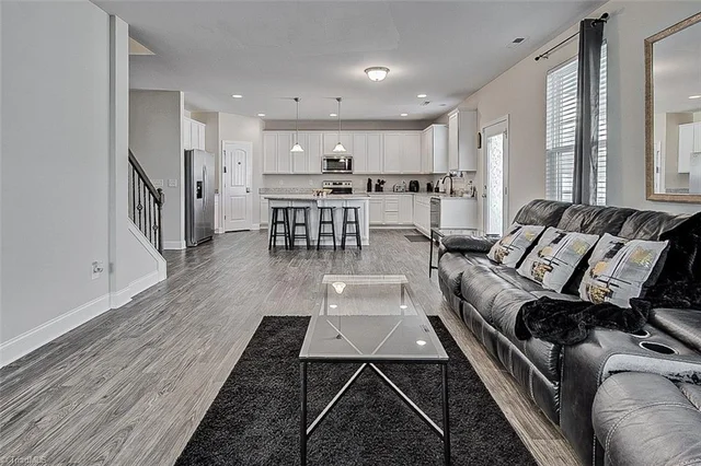 232 Oxford Ridge Lane, photo 5 of 17