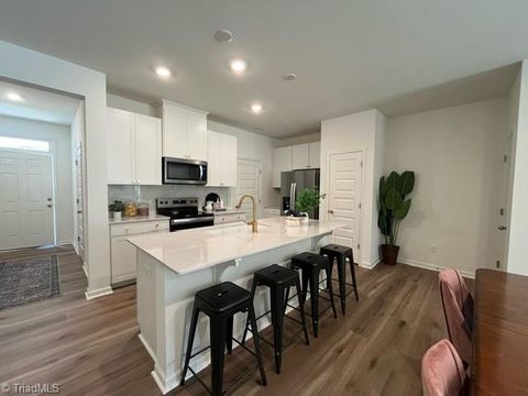 Photo of 128 Parker Lane, Mebane, NC 27302 (MLS # 1198780)