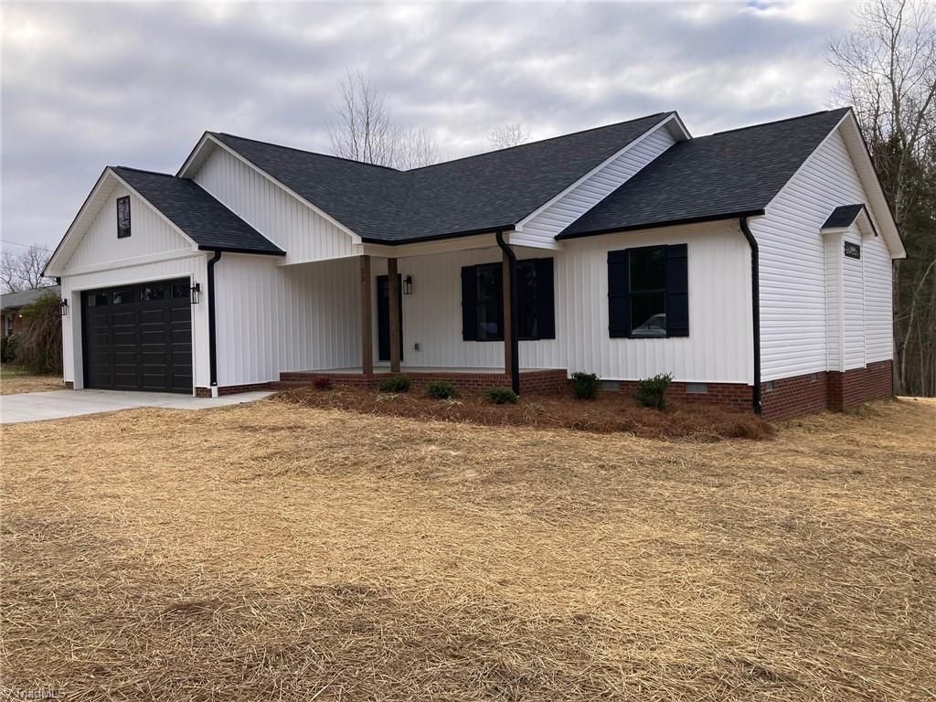 Photo of 32 Ranchor Drive, Thomasville, NC 27360 (MLS # 1207082)