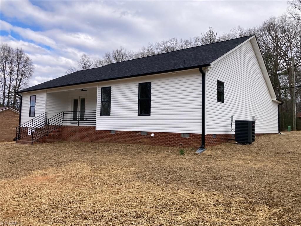 Photo of 32 Ranchor Drive, Thomasville, NC 27360 (MLS # 1207082)