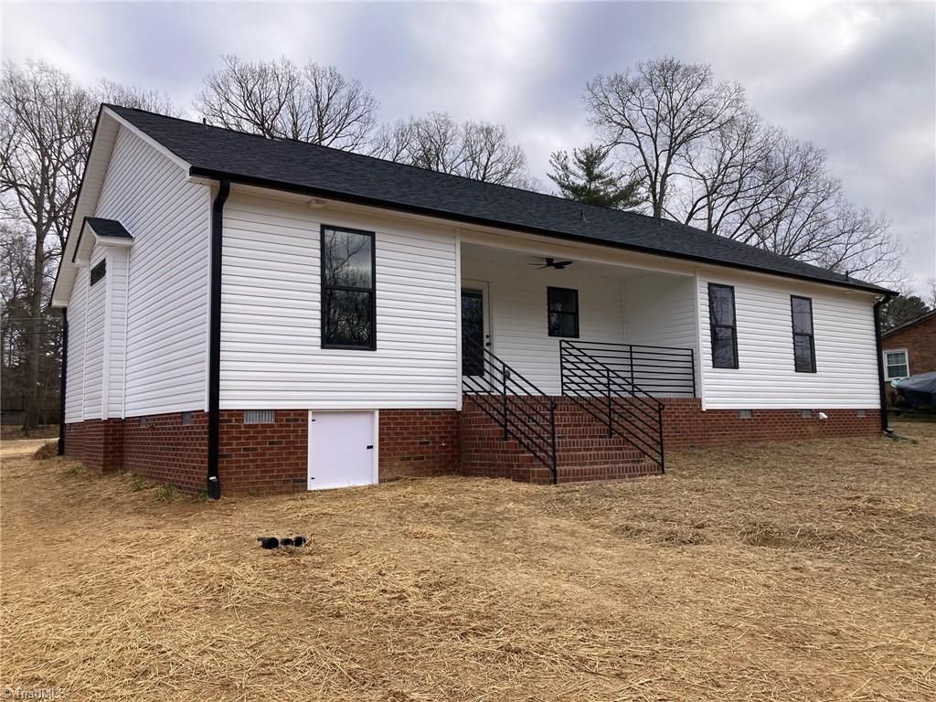 Photo of 32 Ranchor Drive, Thomasville, NC 27360 (MLS # 1207082)