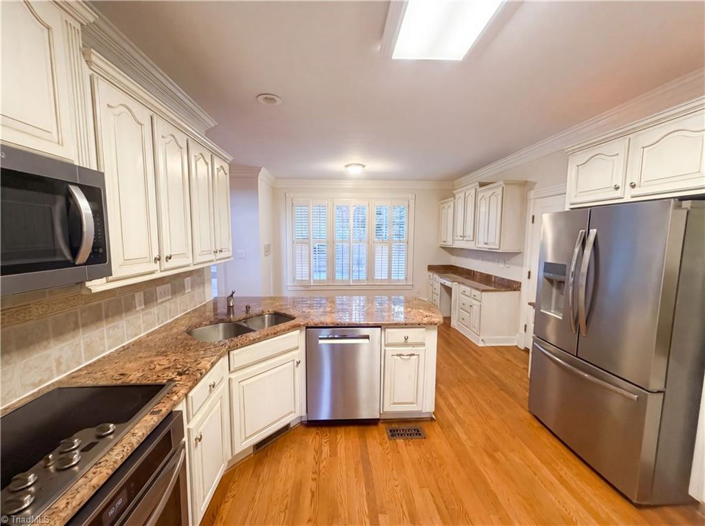 3800 Crosstimbers Drive