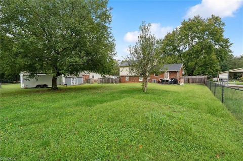 A home in Clemmons