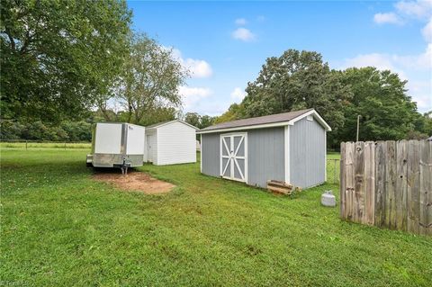 A home in Clemmons