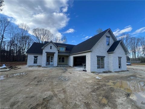 Homes For Sale - 6943 Ridge Road<br/> Lexington, NC 27295