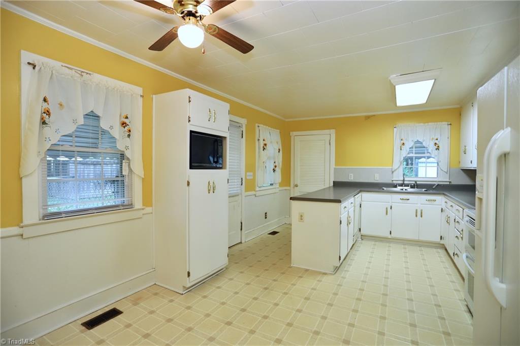 2006 Ashland Drive, Burlington, North Carolina image 9