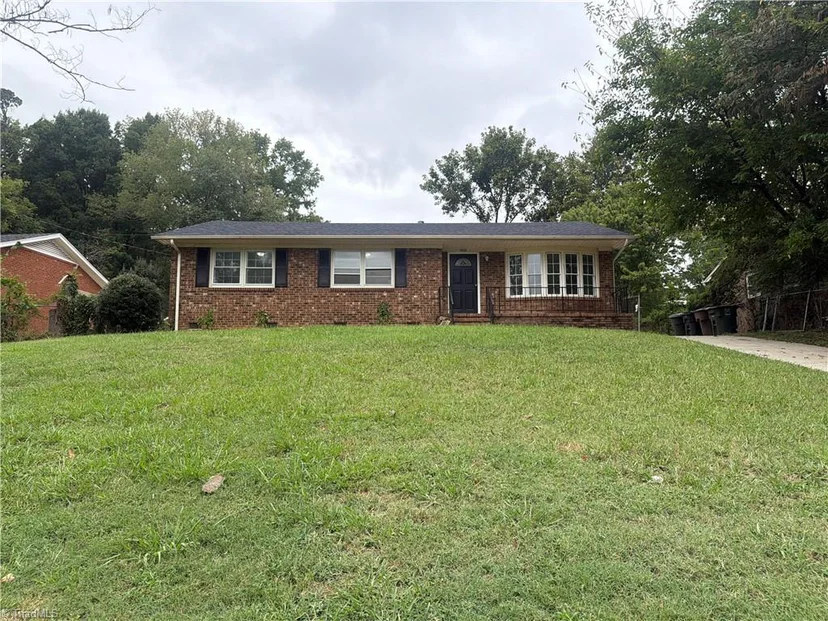 1502 Meadowview Road, photo 1 of 25