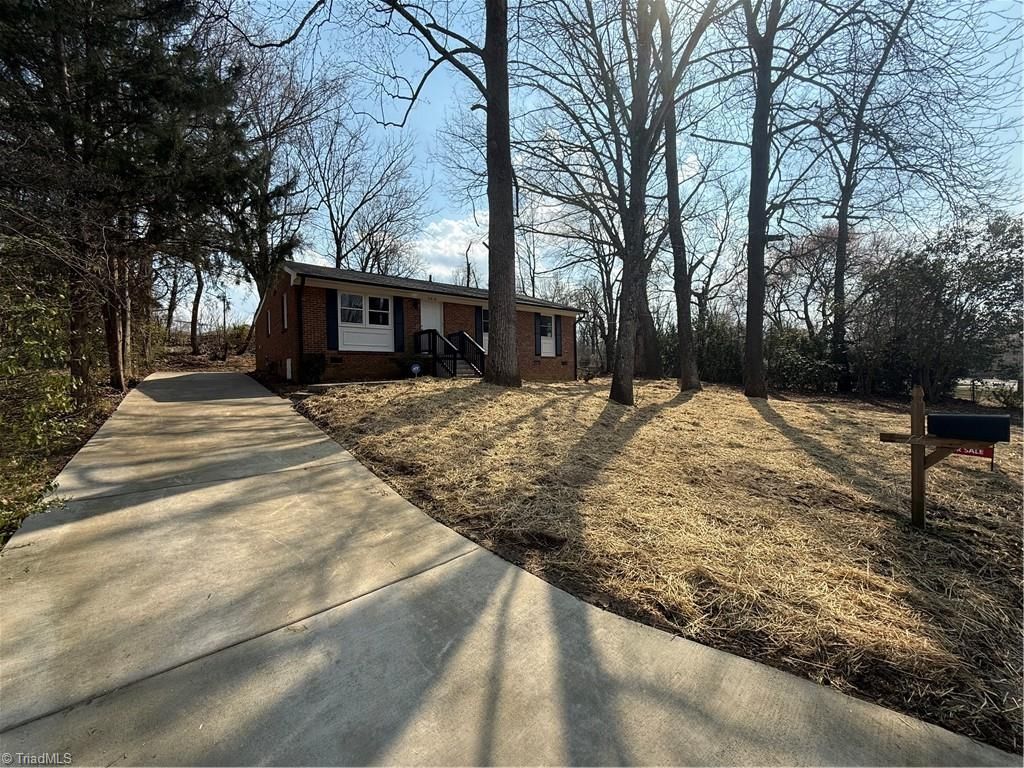 Photo of 2010 Sharonbrook Drive, Greensboro, NC 27405 (MLS # 1211304)