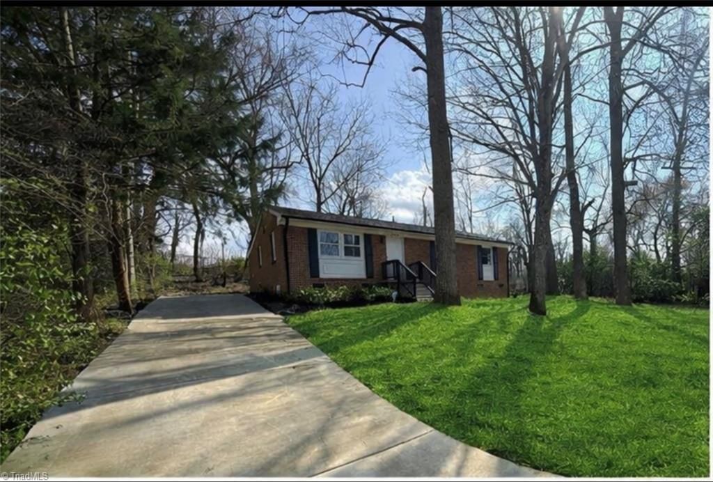 Photo of 2010 Sharonbrook Drive, Greensboro, NC 27405 (MLS # 1211304)