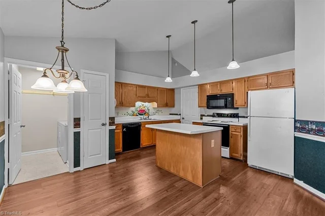 2956 Eagle Pointe Drive, photo 3 of 19