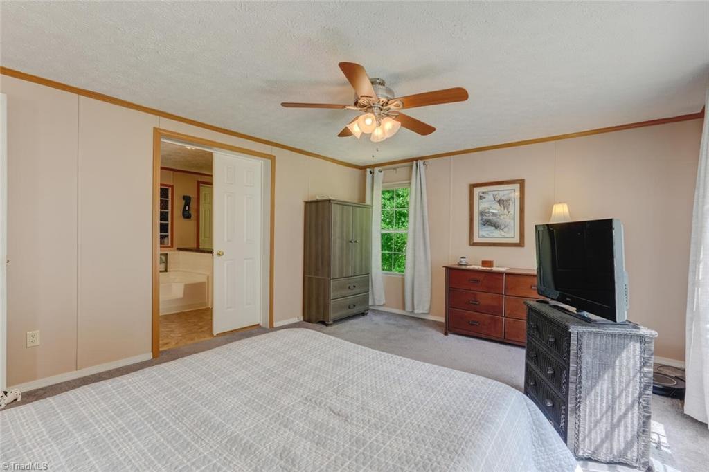 1112 Wagonwheel Road, Reidsville, North Carolina image 24