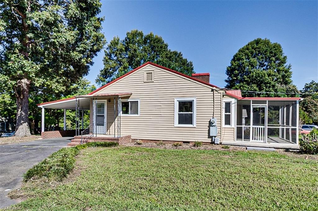 Photo of 950 Cliff Road, Asheboro, NC 27203 (MLS # 1235649)