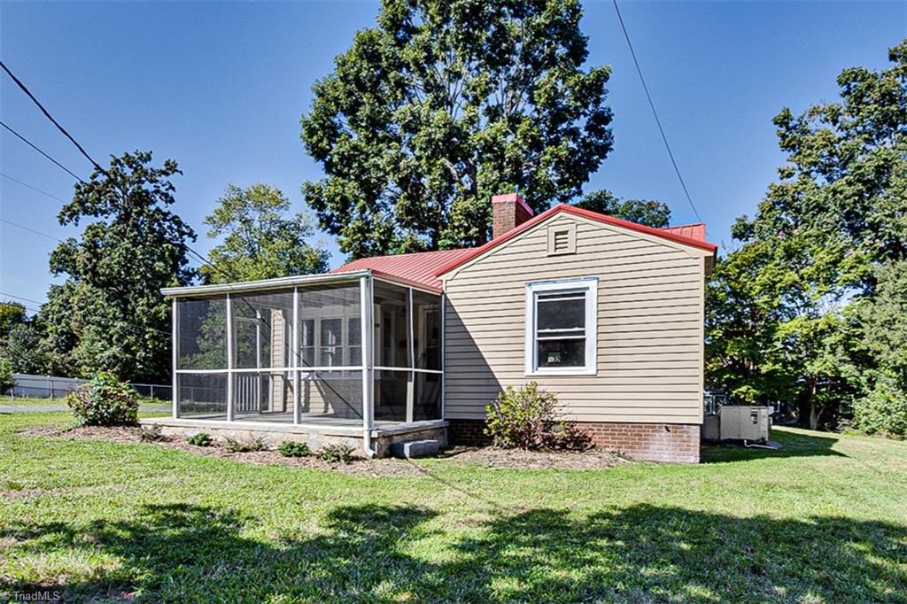 Photo of 950 Cliff Road, Asheboro, NC 27203 (MLS # 1235649)