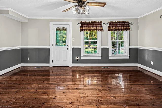 4771 Silverwood Lane, photo 4 of 29
