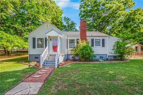 Homes For Sale - 104 Smith Street<br/> Walnut Cove, NC 27052