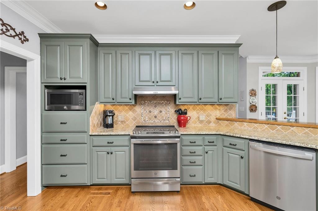 Lewisville, North Carolina 27023, United States, 4 Bedrooms Bedrooms, ,5 BathroomsBathrooms,Residential,Pending,155160