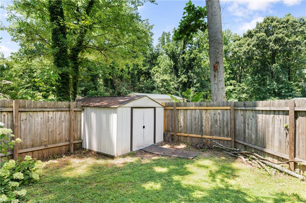 Winston-Salem, North Carolina 27104, United States, 2 Bedrooms Bedrooms, ,2 BathroomsBathrooms,Residential,Pending,160457