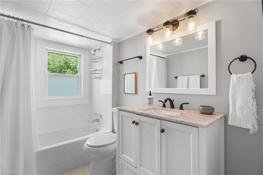 Winston-Salem, North Carolina 27104, United States, 2 Bedrooms Bedrooms, ,2 BathroomsBathrooms,Residential,Pending,160457