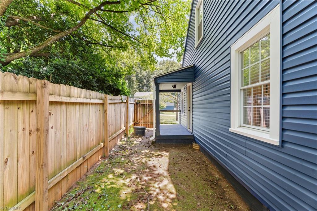 Winston-Salem, North Carolina 27104, United States, 2 Bedrooms Bedrooms, ,2 BathroomsBathrooms,Residential,Pending,160457