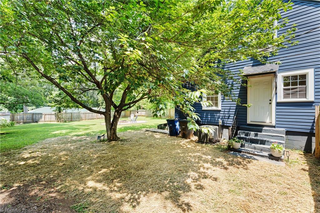 Winston-Salem, North Carolina 27104, United States, 2 Bedrooms Bedrooms, ,2 BathroomsBathrooms,Residential,Pending,160457