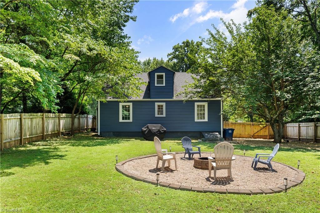 Winston-Salem, North Carolina 27104, United States, 2 Bedrooms Bedrooms, ,2 BathroomsBathrooms,Residential,Pending,160457