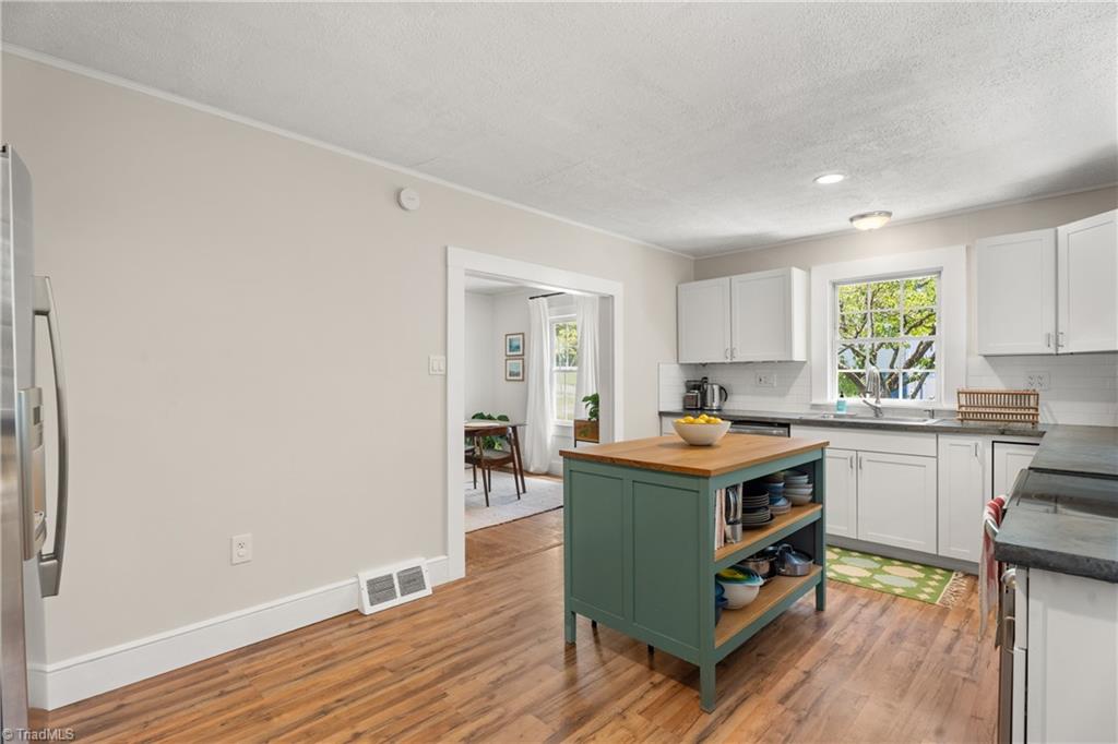 Winston-Salem, North Carolina 27104, United States, 2 Bedrooms Bedrooms, ,2 BathroomsBathrooms,Residential,Pending,160457