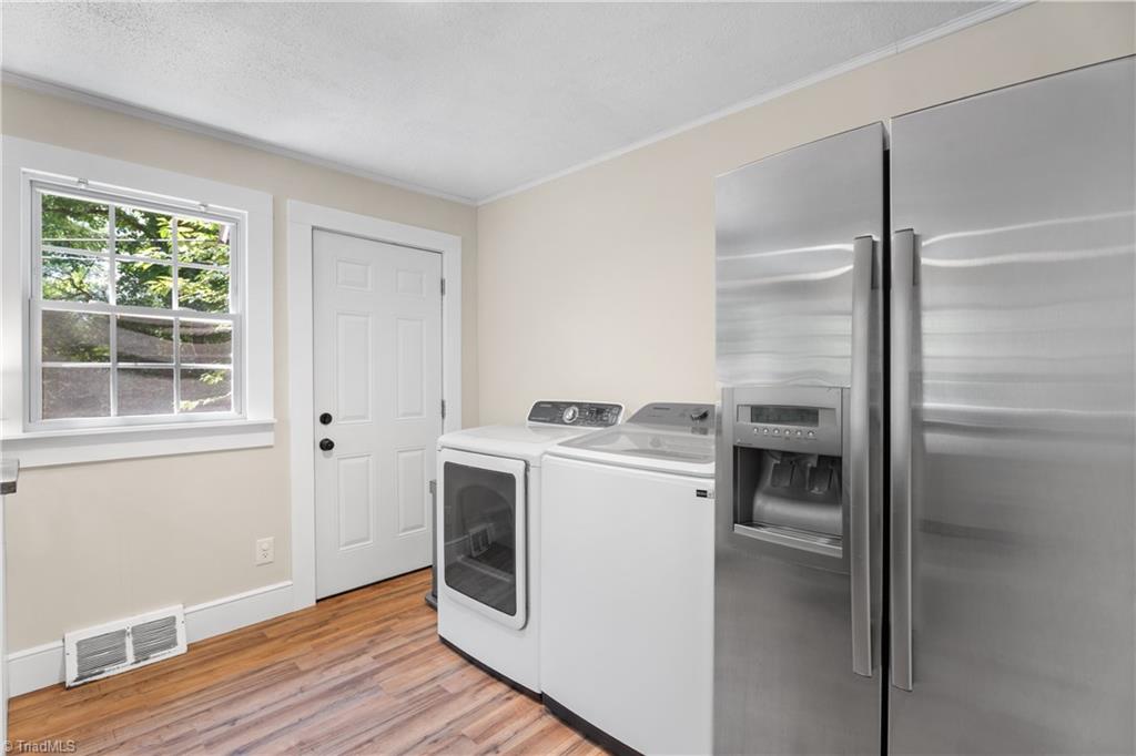 Winston-Salem, North Carolina 27104, United States, 2 Bedrooms Bedrooms, ,2 BathroomsBathrooms,Residential,Pending,160457