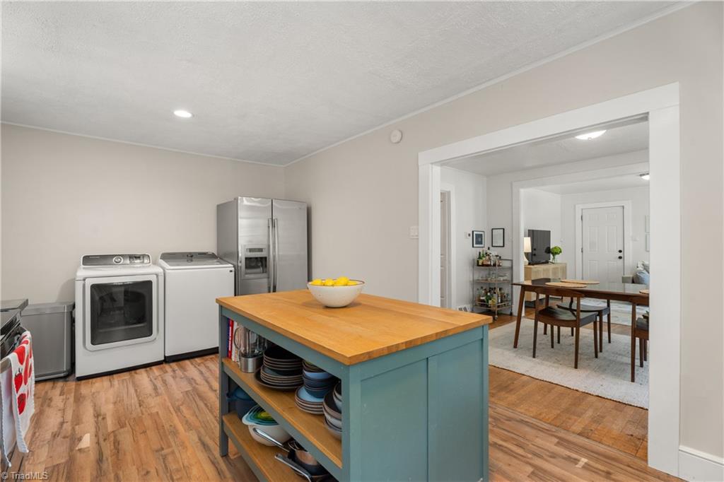 Winston-Salem, North Carolina 27104, United States, 2 Bedrooms Bedrooms, ,2 BathroomsBathrooms,Residential,Pending,160457