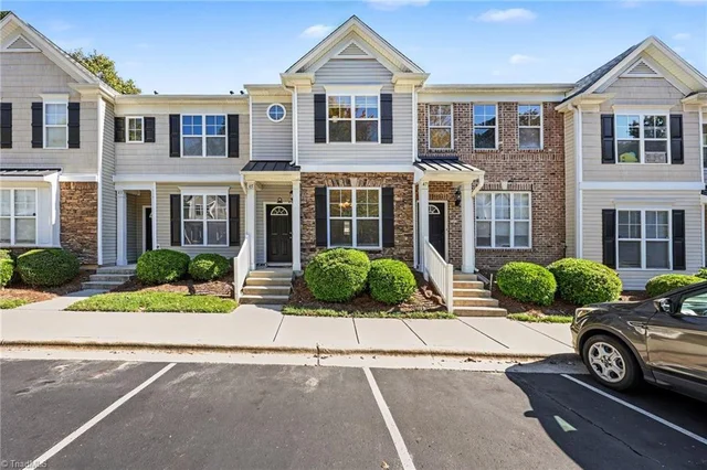 45 Ledgerstone Lane, photo 2 of 33
