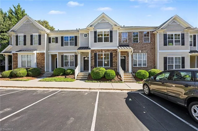 45 Ledgerstone Lane, photo 4 of 33