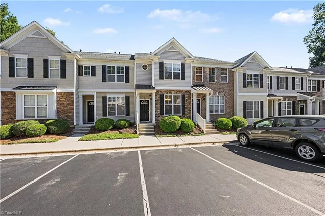 45 Ledgerstone Lane, photo 3 of 33