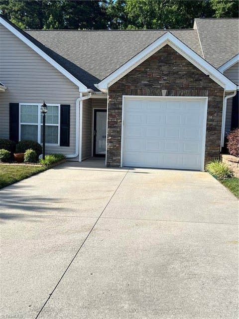 Homes For Sale - 1689 Grand Springs Drive<br/> Winston-Salem, NC 27127