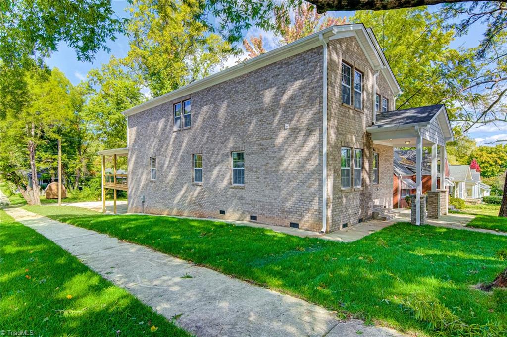 Photo 3 of 45 of 1410 W Friendly Avenue house