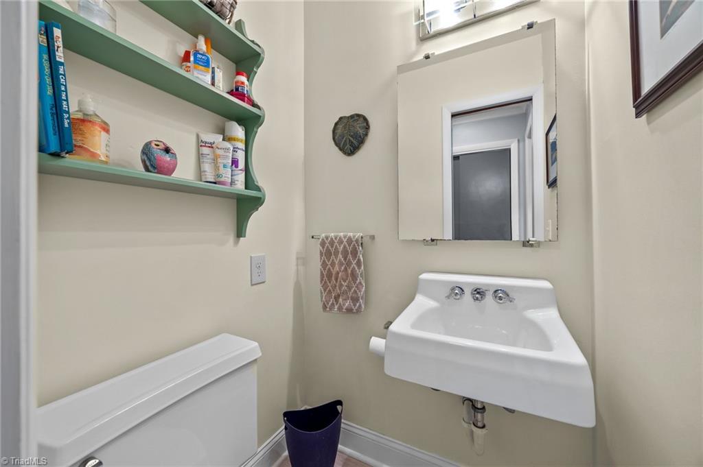 501 Forestdale Drive, Jamestown, North Carolina image 28