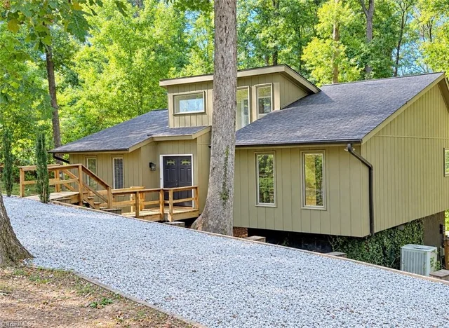 5618 Cates Drive, photo 2 of 34