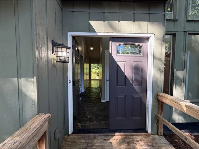 5618 Cates Drive, photo 3 of 34